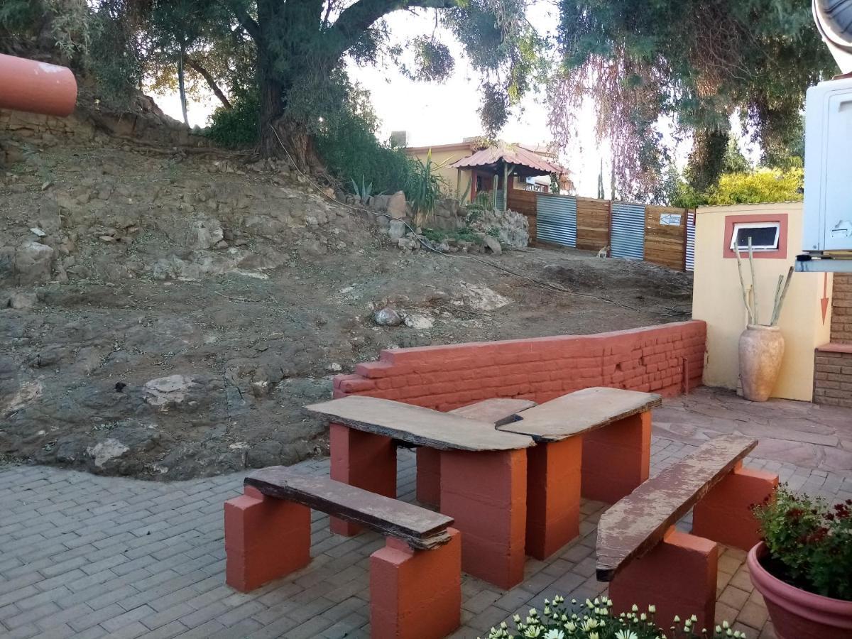 Larochelle Guesthouse Keetmanshoop Exterior photo