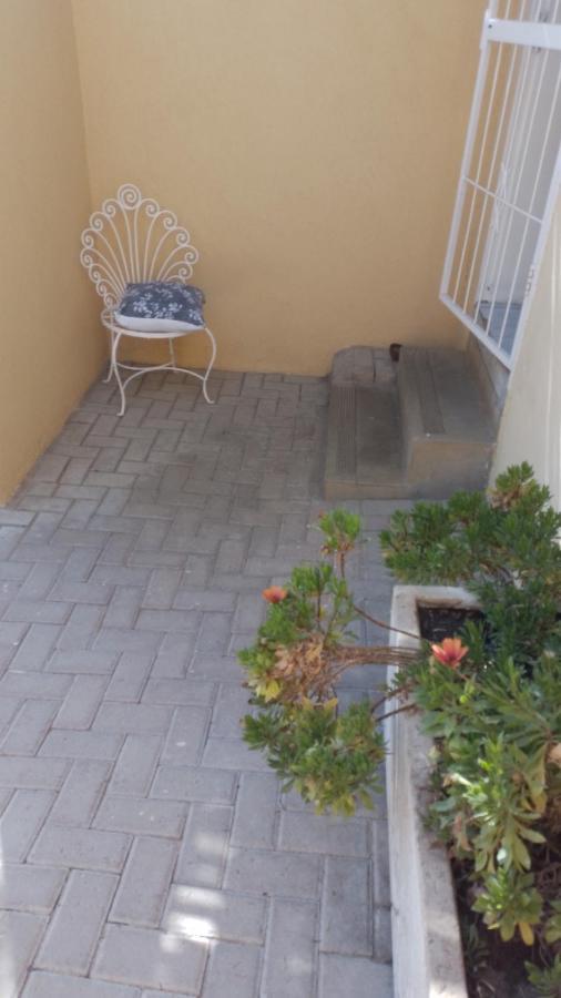 Larochelle Guesthouse Keetmanshoop Exterior photo